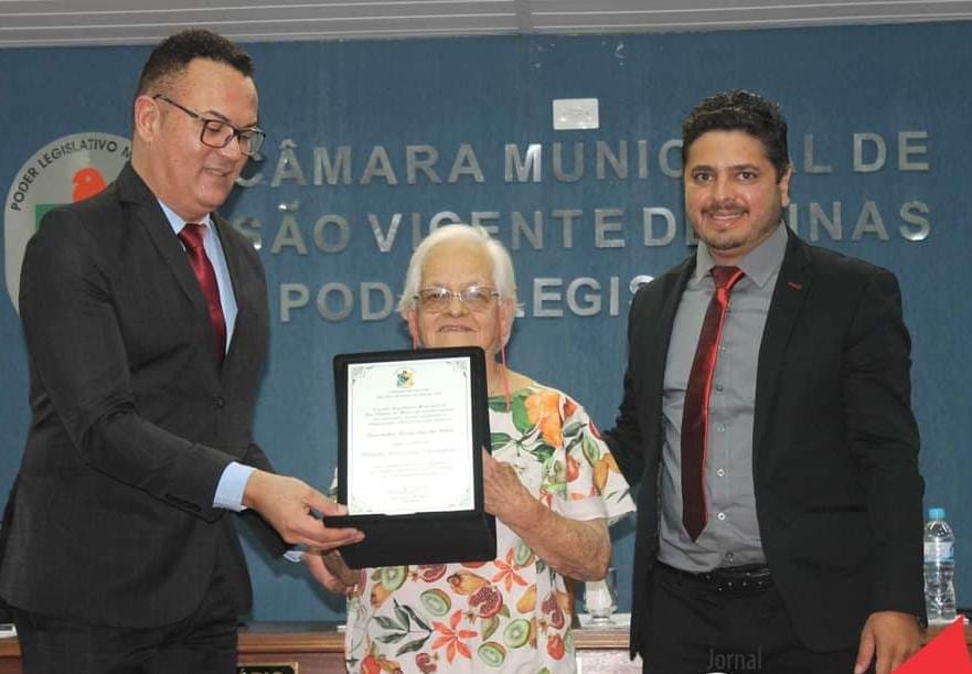 Terezinha Joaquina da Silva, da Kolping São Vicente Ferrer, recebe o título de Cidadã Honorária